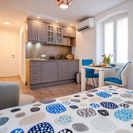 רוביני Studio Apartment Kris מראה חיצוני תמונה