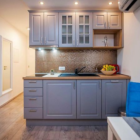 רוביני Studio Apartment Kris מראה חיצוני תמונה