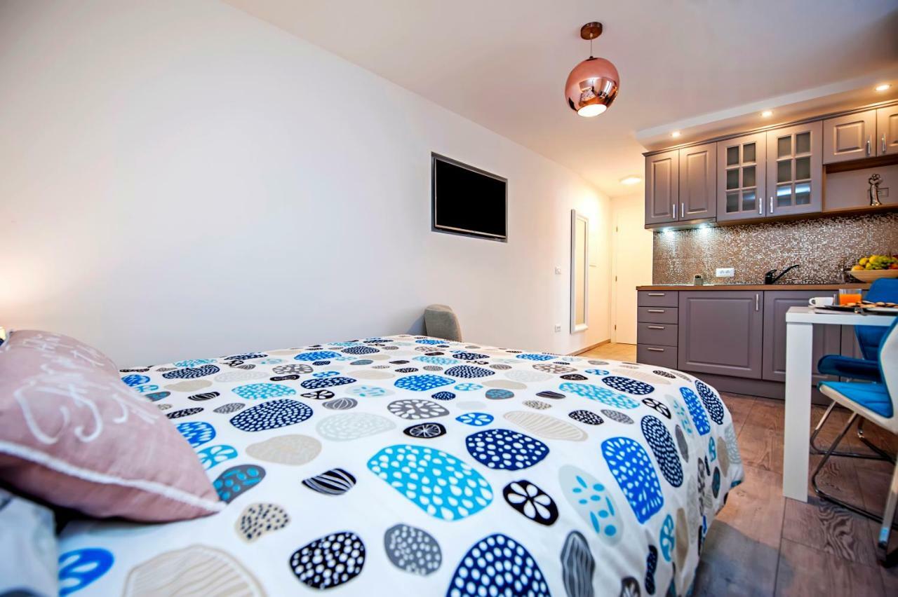 רוביני Studio Apartment Kris מראה חיצוני תמונה